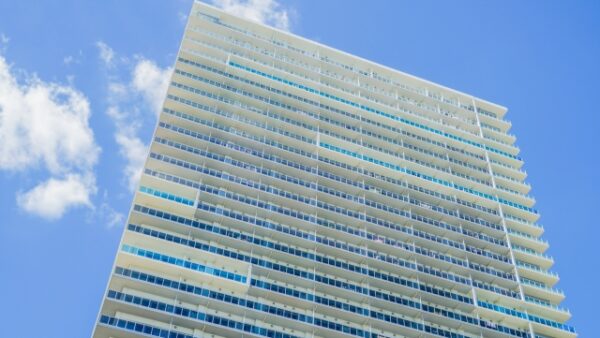 マンションの修繕決議、出席者過半数で可能に