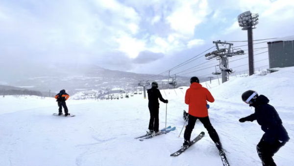 北海道ニセコの時給「想定超える上昇」 施設清掃2200円