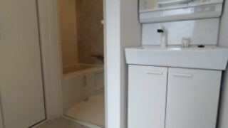 六本木アーバンレックス｜約10帖の開放的なワンルーム。リフォームで磨かれた「自分専用」の都会的空間